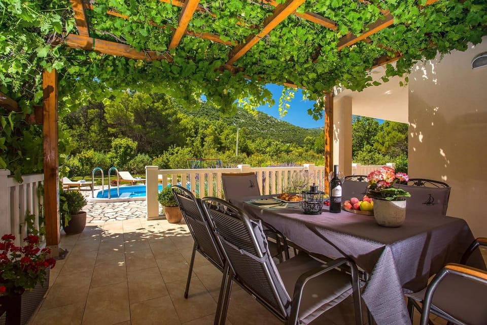 Property building, BBQ facilities, Garden, Balcony/Terrace, Seating area, Dining area, Swimming pool
