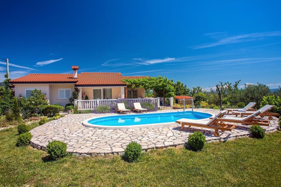 Property building, BBQ facilities, Garden, Balcony/Terrace, Seating area, Dining area, Swimming pool