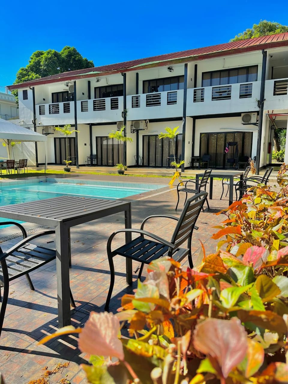Property building, Patio, Day, View (from property/room), Balcony/Terrace, Dining area, Pool view, Swimming pool, sunbed