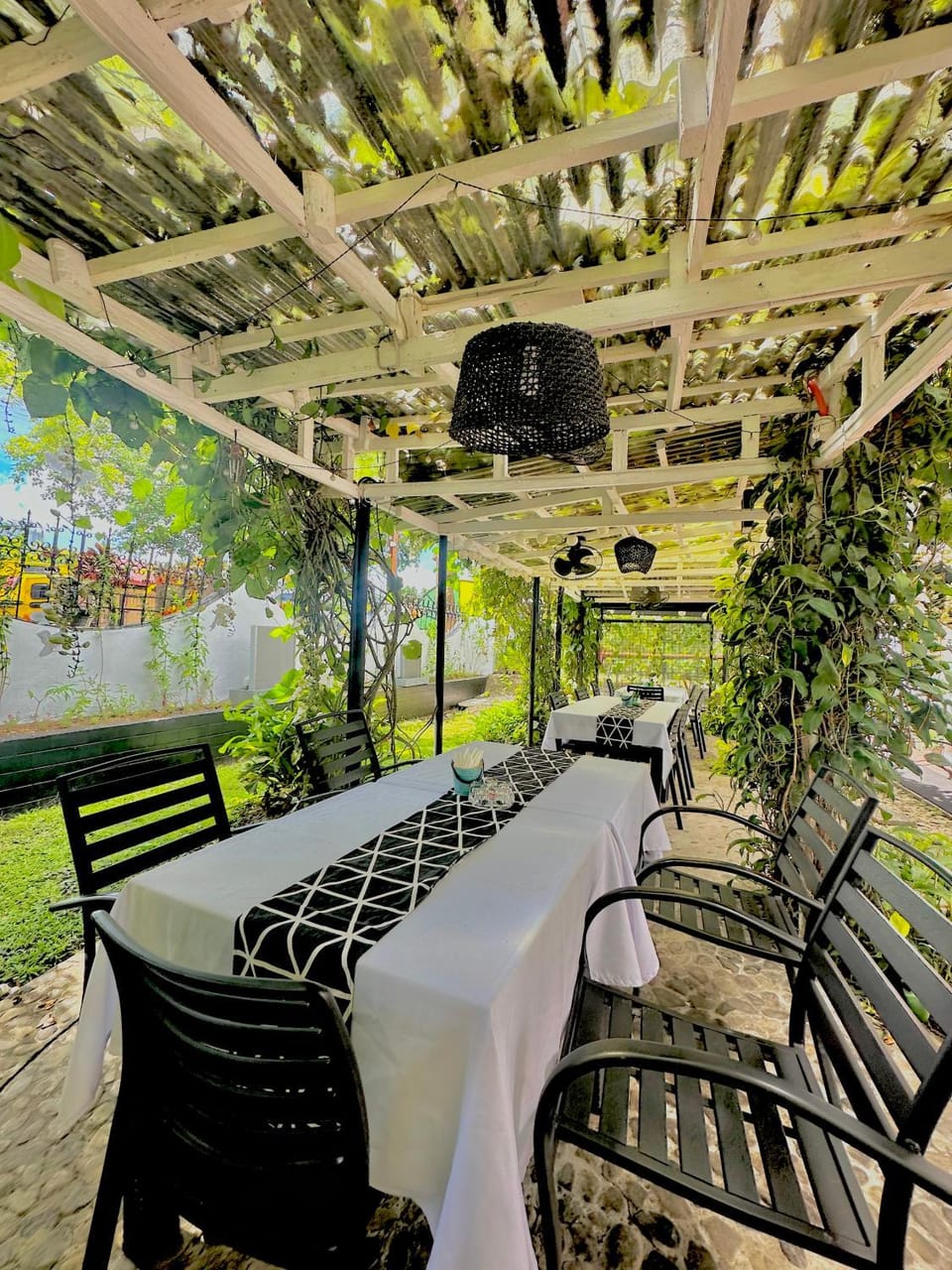 Restaurant/places to eat, Day, Garden, Dining area, Garden view