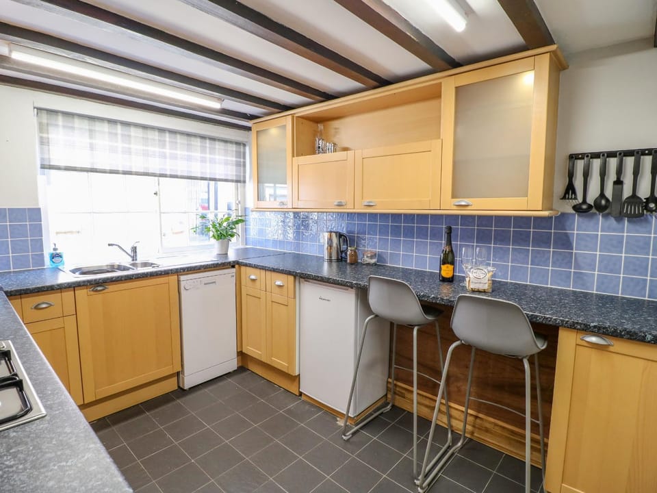 End cottage House in East Staffordshire District