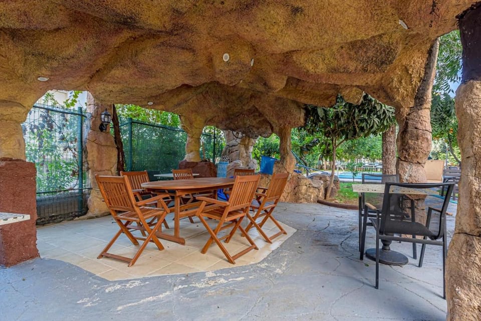 Patio, Day, Garden, View (from property/room), Dining area, Evening entertainment, Garden view, Pool view