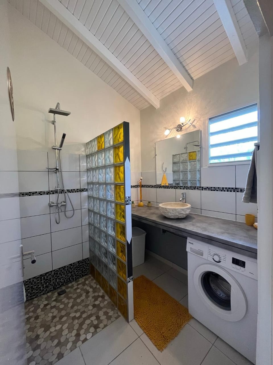 Shower, Bathroom, Kitchen or kitchenette, washing machine, dryer