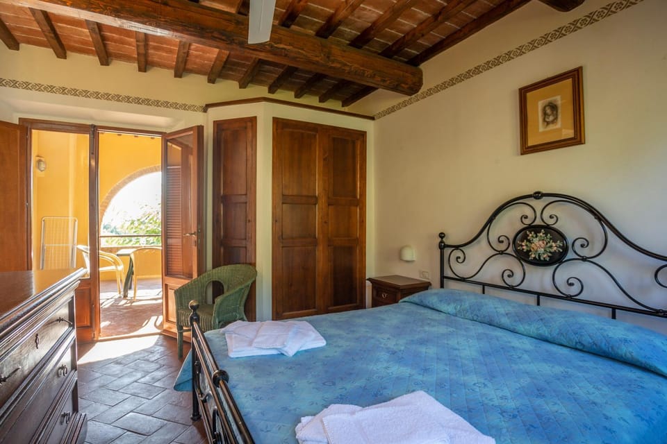 Bed, Balcony/Terrace, Photo of the whole room, Bedroom