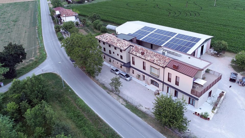 Facade/entrance, Bird's eye view, Street view