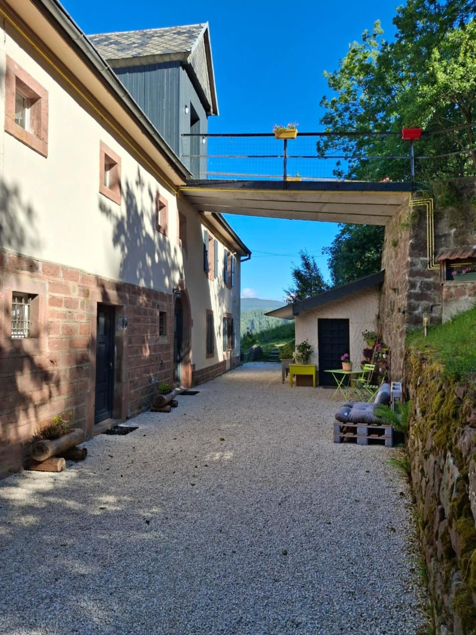 Facade/entrance
