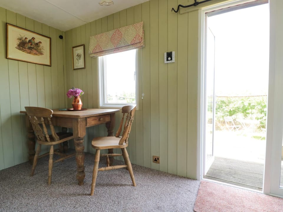 Crows Cabin Cabin in Cotswold District