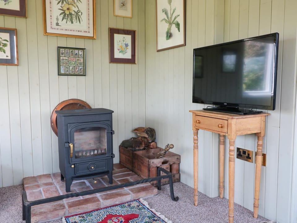 Crows Cabin Cabin in Cotswold District