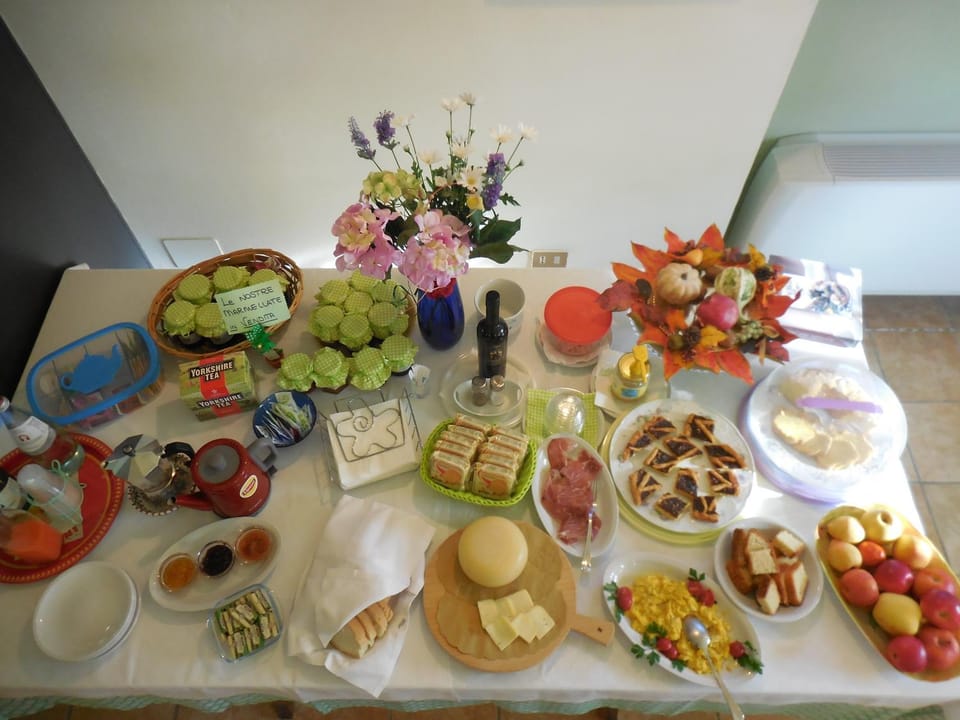 Breakfast, Buffet breakfast