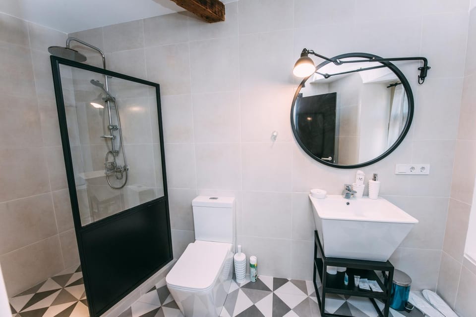 Shower, Toilet