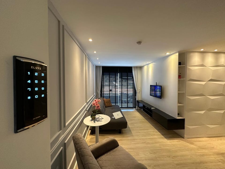 Communal lounge/ TV room, TV and multimedia, Living room