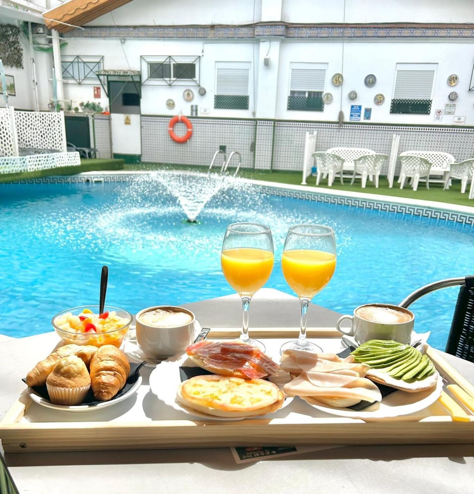Hostal Avenida Andalucia - Solo Adultos Bed and Breakfast in Seville
