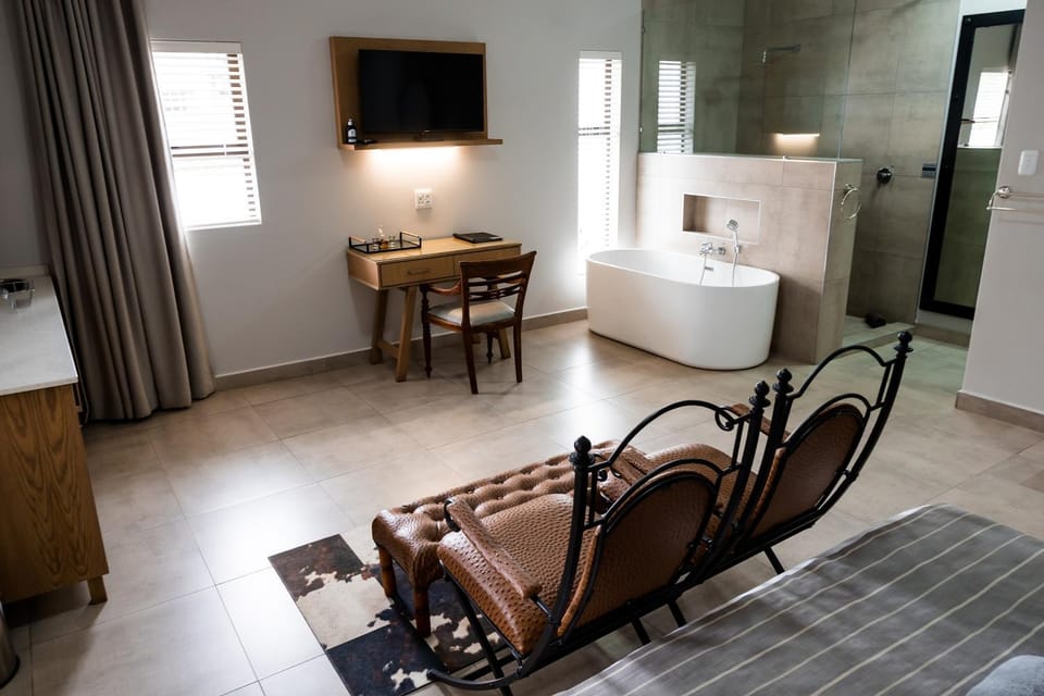 Shower, Bedroom, Bath