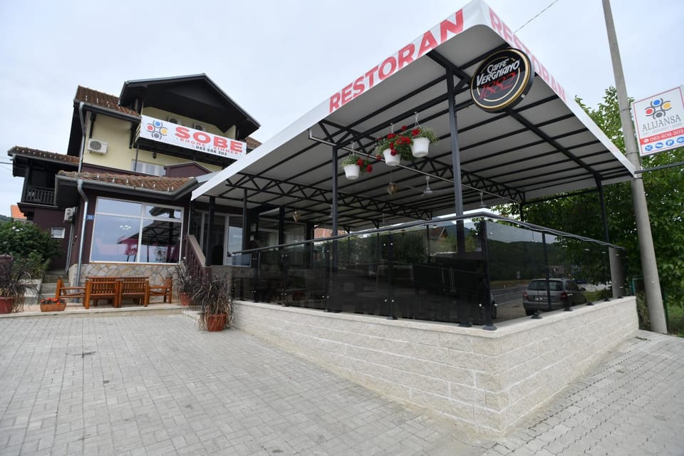 Property building, Restaurant/places to eat