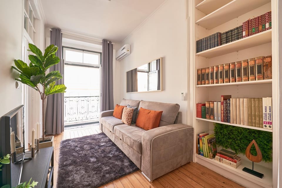 Balcony/Terrace, Living room, Seating area, City view, Landmark view, River view
