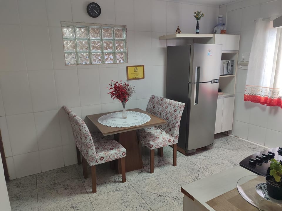 Kitchen or kitchenette, Dining area, minibar, pet friendly, stove