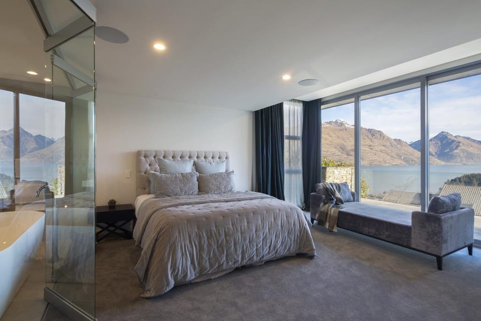 Bed, Photo of the whole room, Bedroom, Mountain view