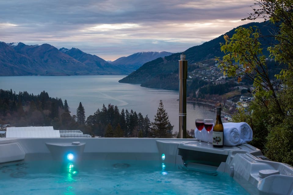 Natural landscape, Hot Tub, Lake view, Mountain view