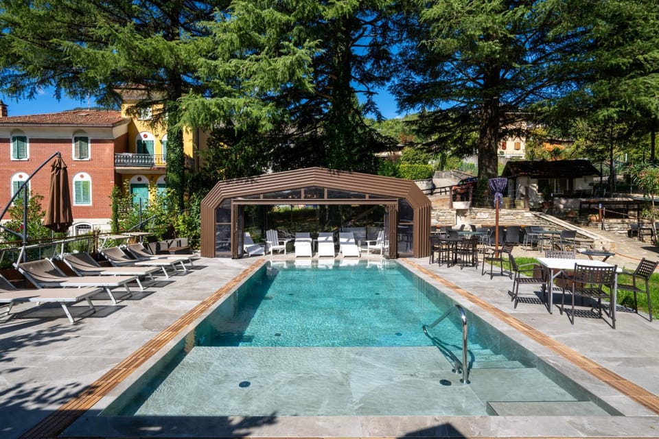 Property building, Spring, Day, Garden, Garden view, Pool view, Swimming pool, sunbed
