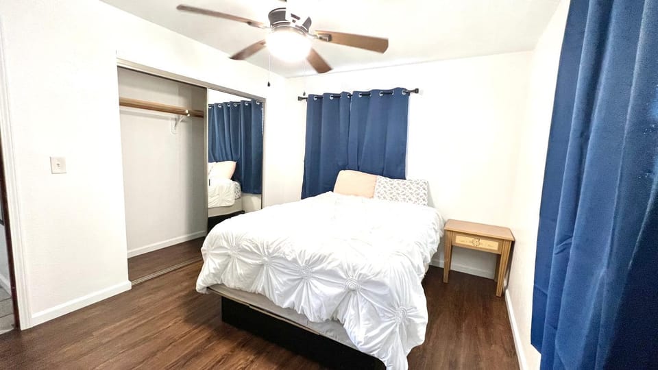 Bed, Bedroom, fireplace