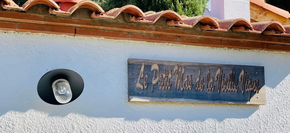 Day, Decorative detail