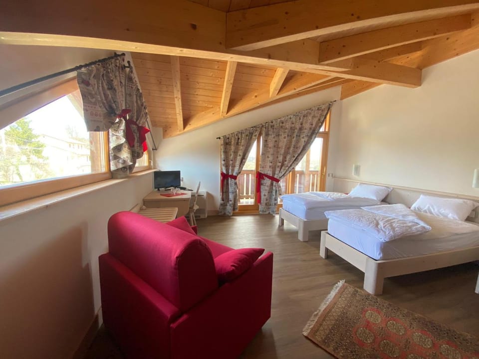 Bed, TV and multimedia, View (from property/room), Balcony/Terrace, Bedroom