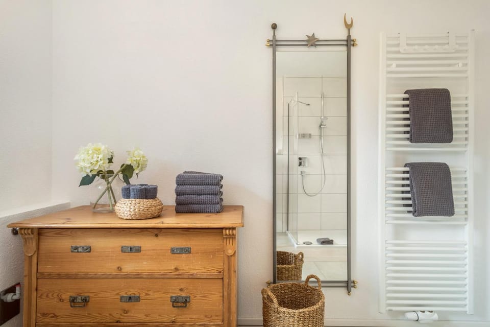 Bathroom, towels