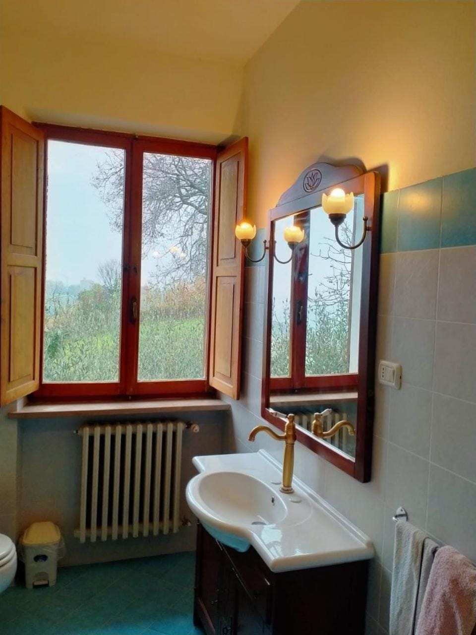 Oak Tree Apartment in Marche
