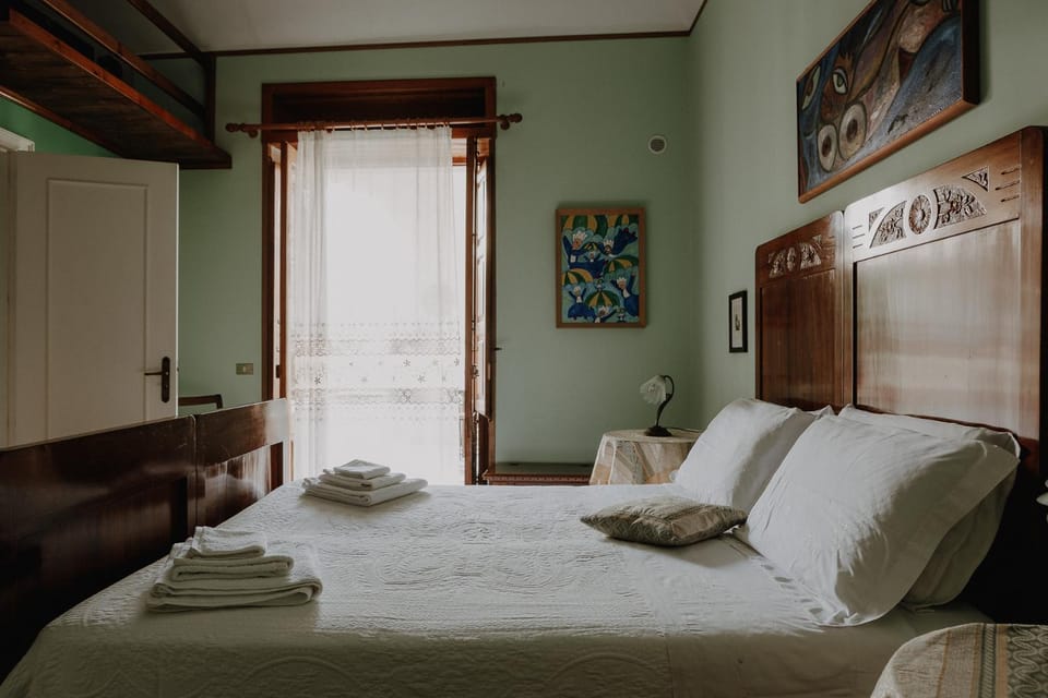 Photo of the whole room, Decorative detail, Bedroom