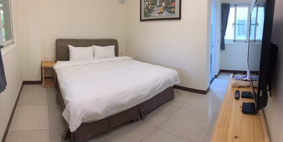 Bed, Other, Photo of the whole room, fireplace, heating, locker, air conditioner