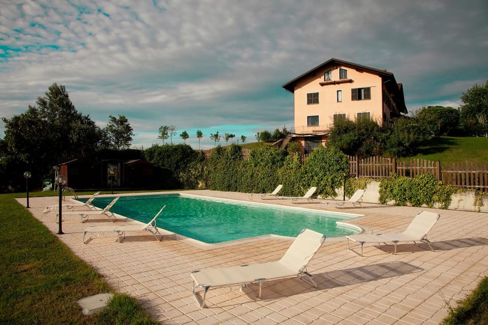 Property building, Day, Swimming pool, Swimming pool