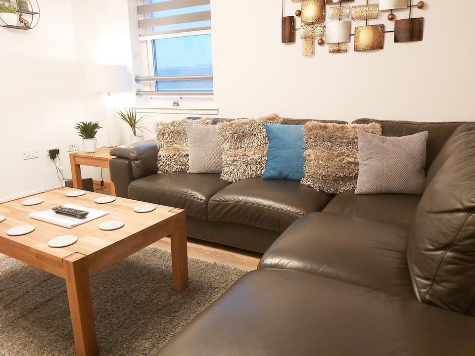 Inverness City Centre Apartment with Elevator and Google Chromecast Apartment in Inverness