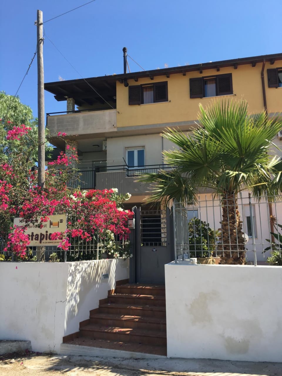 Facade/entrance