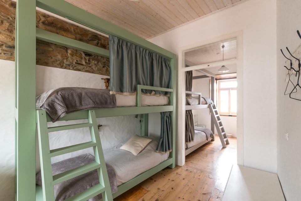 Bedroom, bunk bed