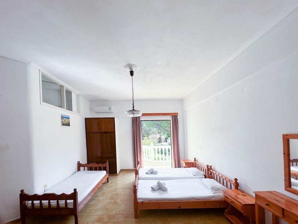 Bed, Photo of the whole room, Bedroom, towels, air conditioner