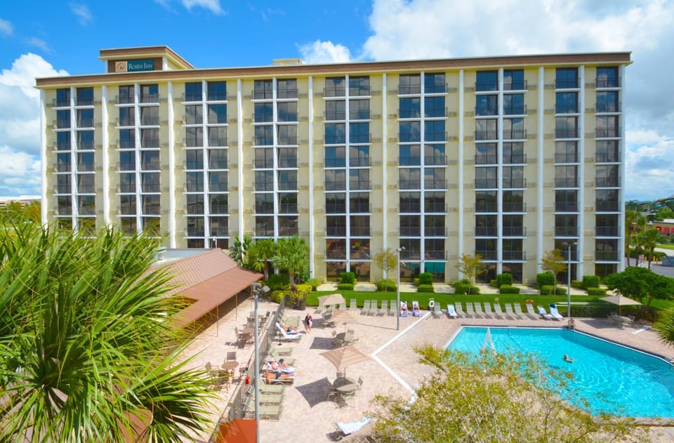 Property building, Pool view, Swimming pool, Swimming pool, sunbed