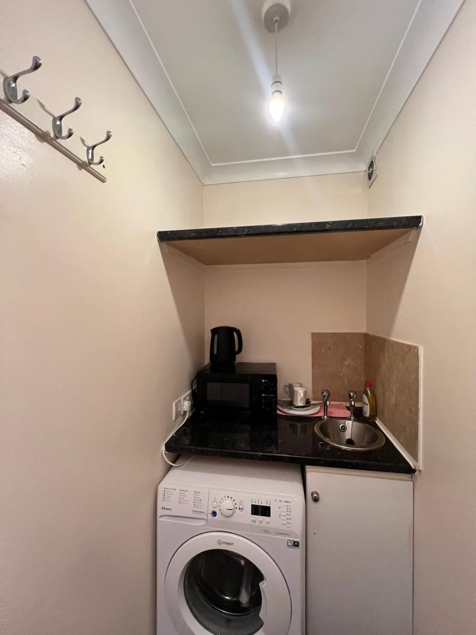 Kitchen or kitchenette, washing machine