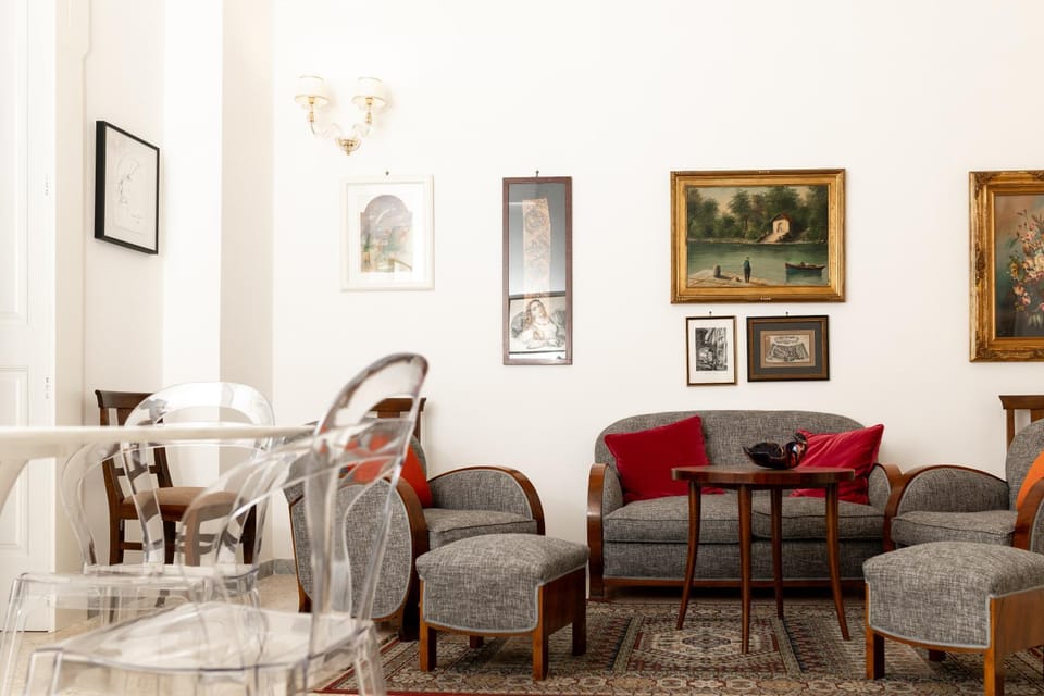 Living room, Seating area