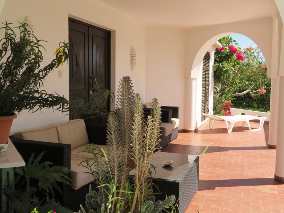 Patio, Facade/entrance