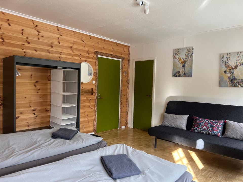 Bed, Photo of the whole room, Seating area, Bedroom, wardrobe