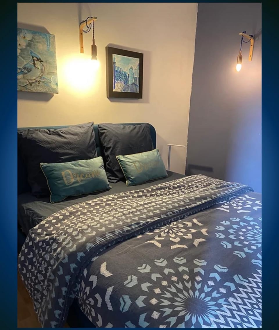 Chambre Double La Cigale Insolite Vacation rental in Provence-Alpes-Côte d'Azur