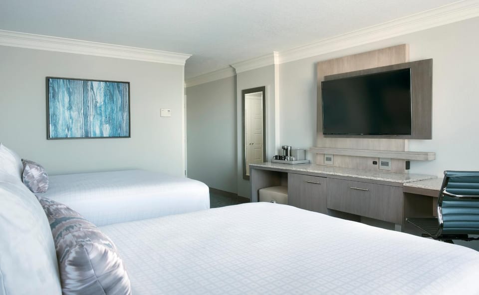 Bed, TV and multimedia, Photo of the whole room, Seating area, Bedroom
