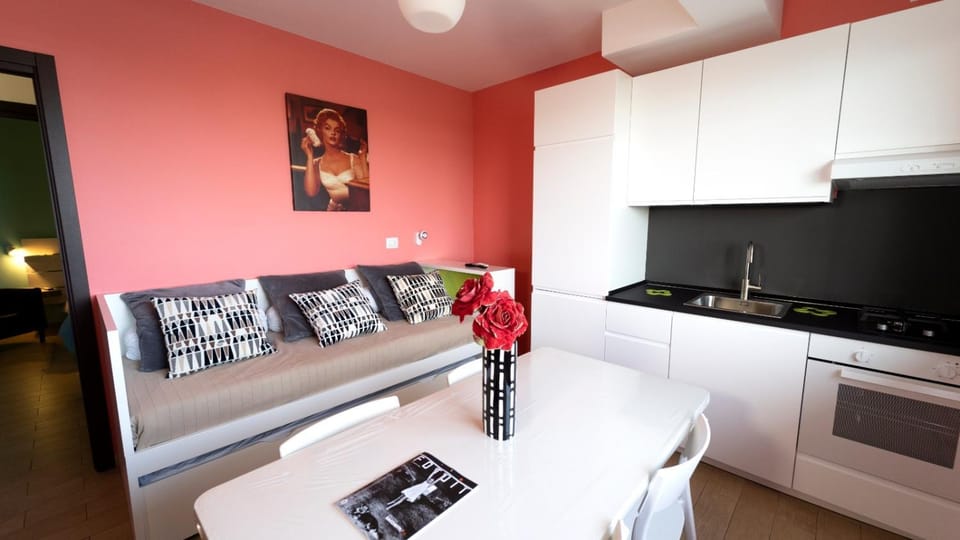 Kitchen or kitchenette, Living room