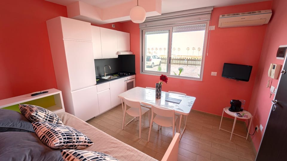 Kitchen or kitchenette, Living room, Photo of the whole room, Seating area, Dining area, air conditioner