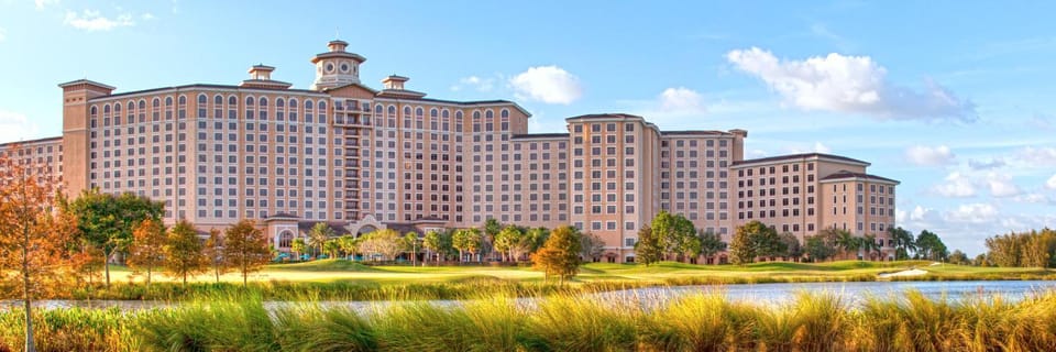 Property building, Natural landscape, Golfcourse, Lake view