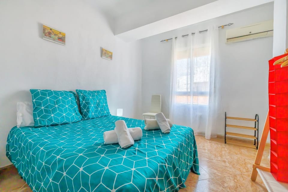 Bed, Photo of the whole room, Bedroom, heating, towels, wardrobe, air conditioner
