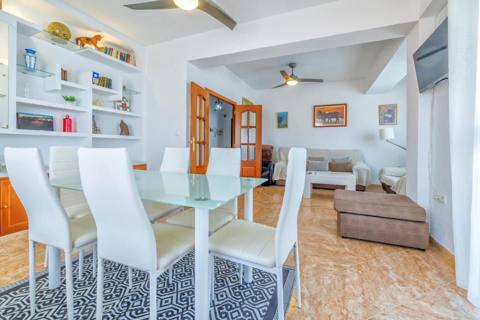 TV and multimedia, Living room, Photo of the whole room, Seating area, Dining area, heating, air conditioner