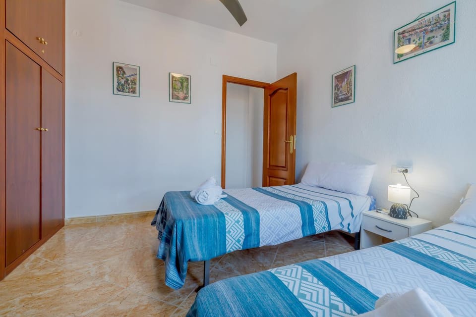 Bed, Photo of the whole room, Bedroom, heating, wardrobe, air conditioner
