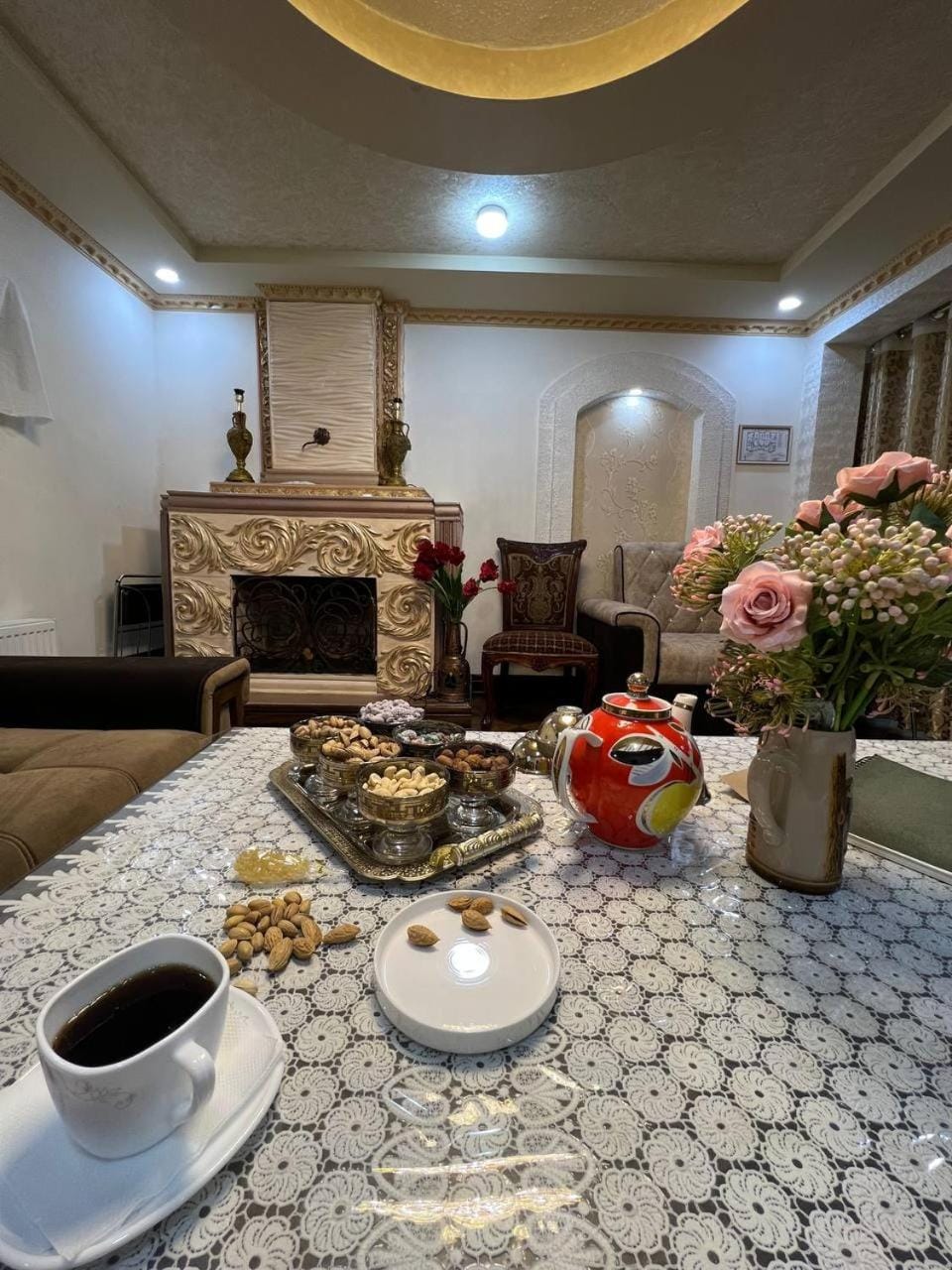 Restaurant/places to eat, Living room, Food and drinks, Seating area, Dining area, Food, Breakfast, Drinks, flat iron