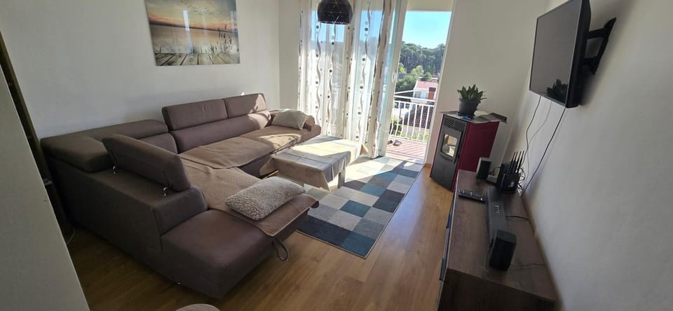 Communal lounge/ TV room, TV and multimedia, Living room, Seating area, Evening entertainment